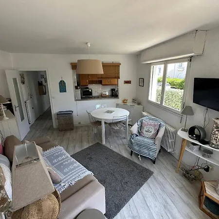 Bright Cocoon With Garden In The Heart Of La Baule