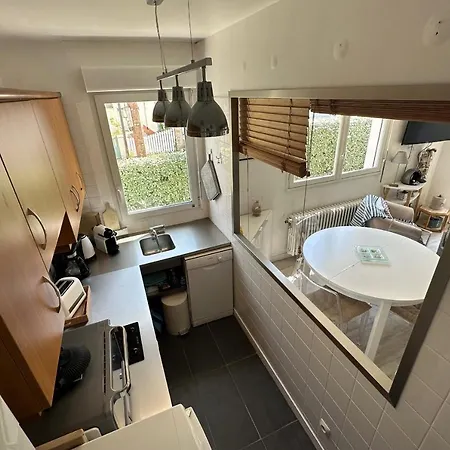 Bright Cocoon With Garden In The Heart Of アパート La Baule